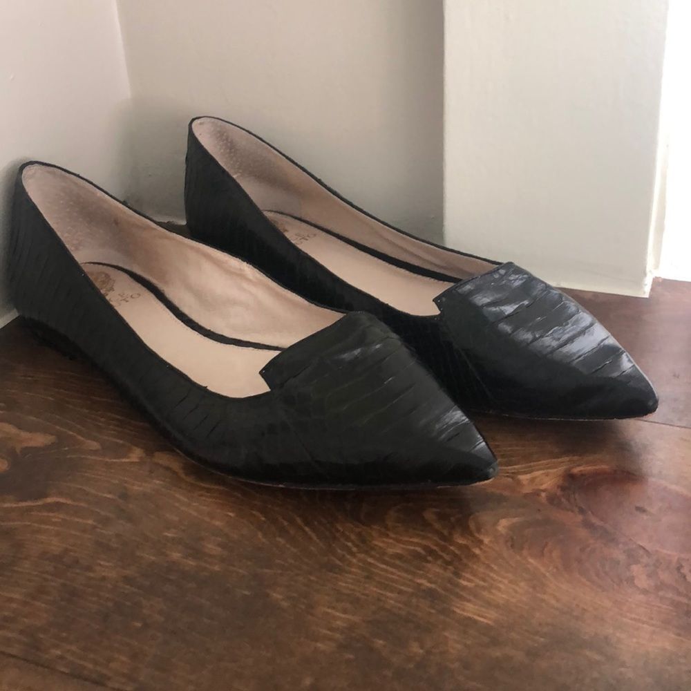 Vince Camuto Empa Black reptile leather flats 9.5